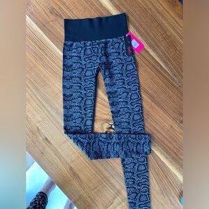 Ryka snakeprint leggings knit jacquard stretchy size Small